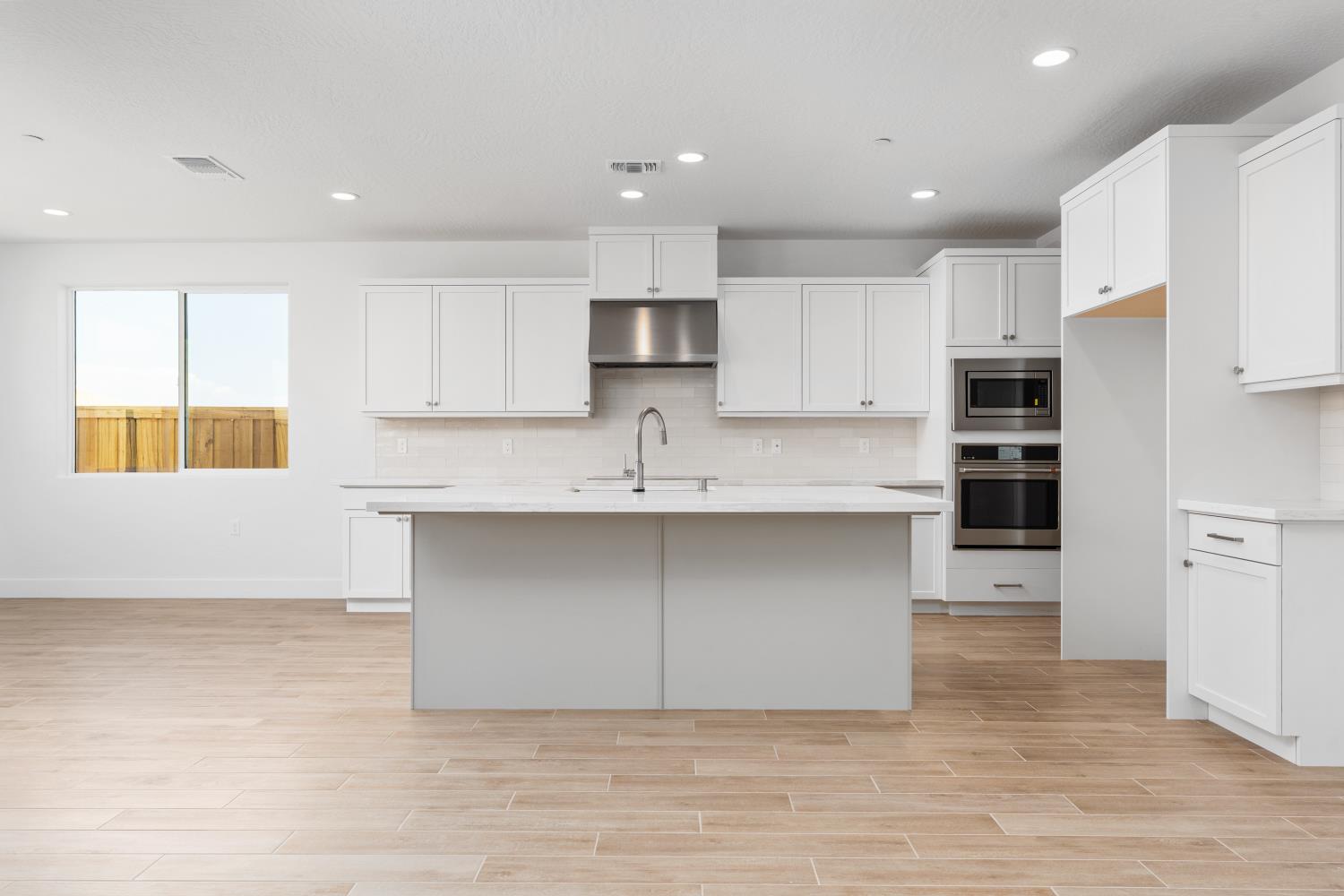 8131 Creek View, Friant, CA 93626