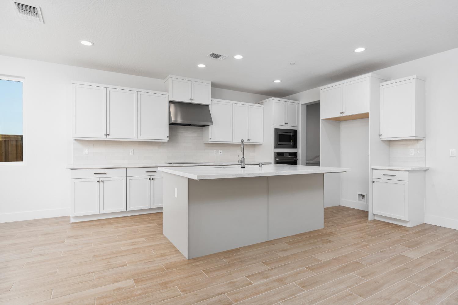 8131 Creek View, Friant, CA 93626