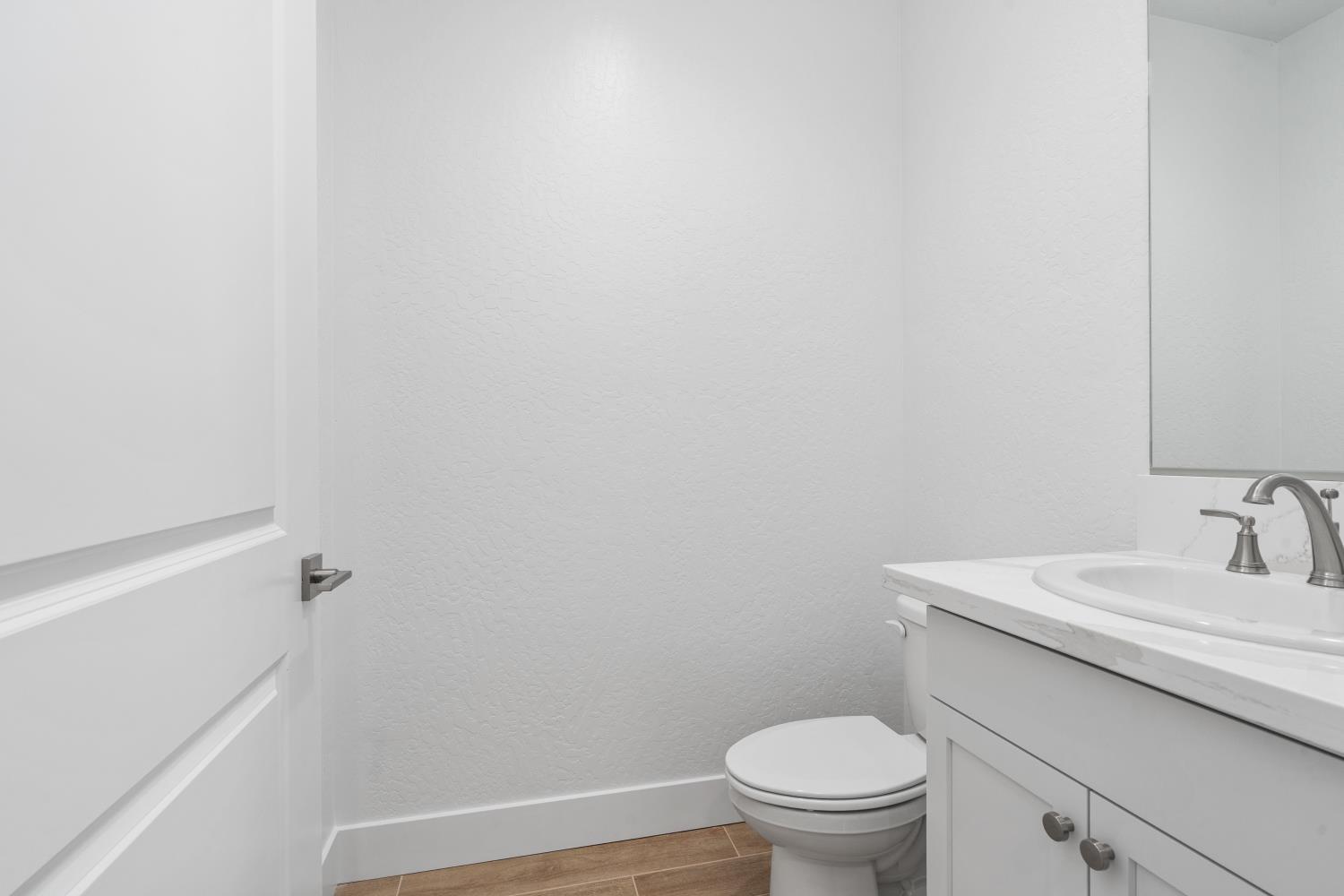8131 Creek View, Friant, CA 93626