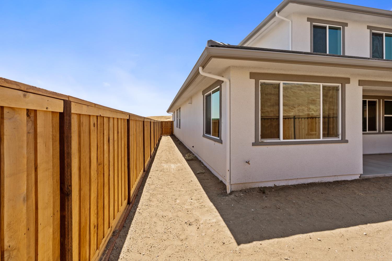 8131 Creek View, Friant, CA 93626