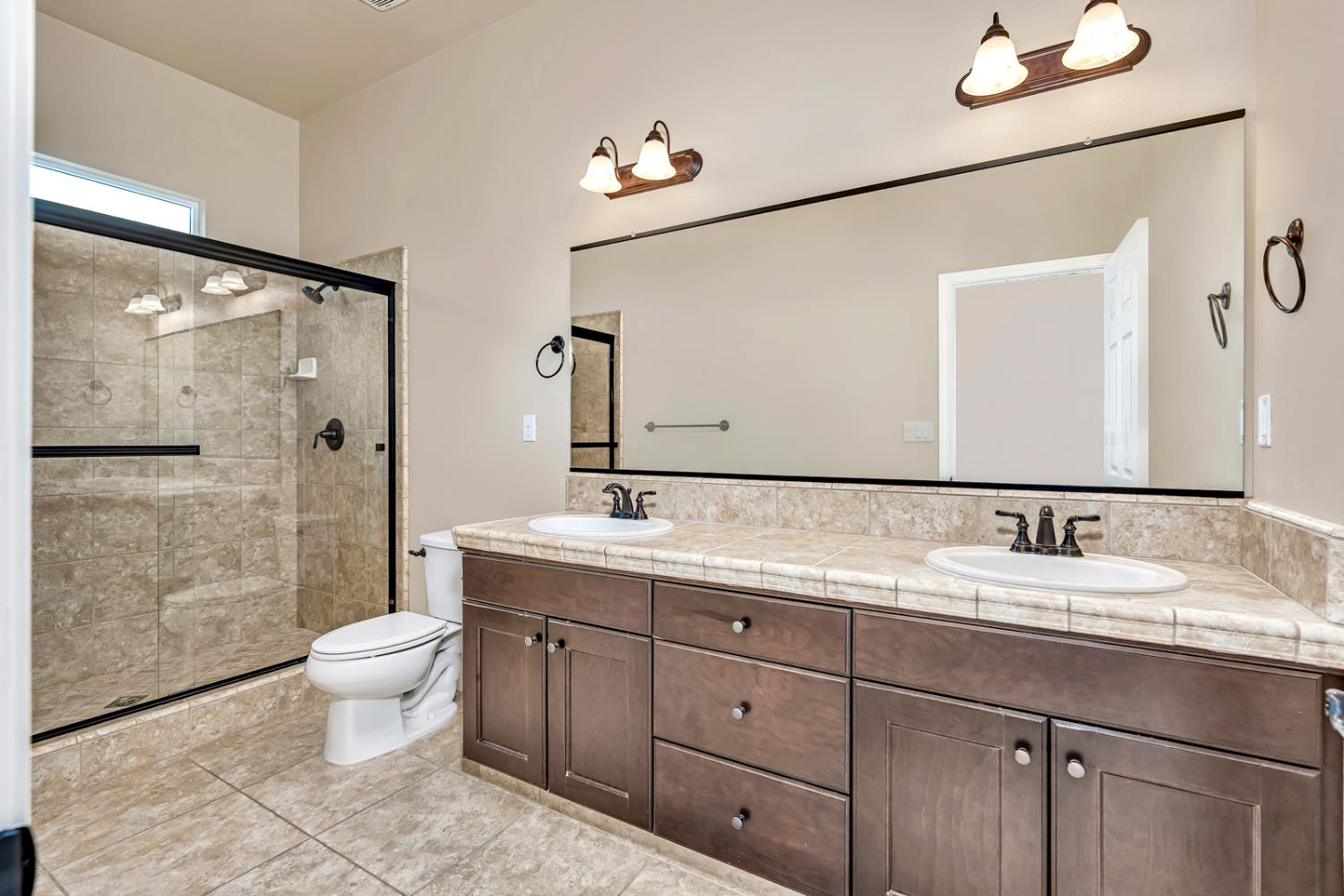 18677 Via Bellagio, Friant, CA 93626