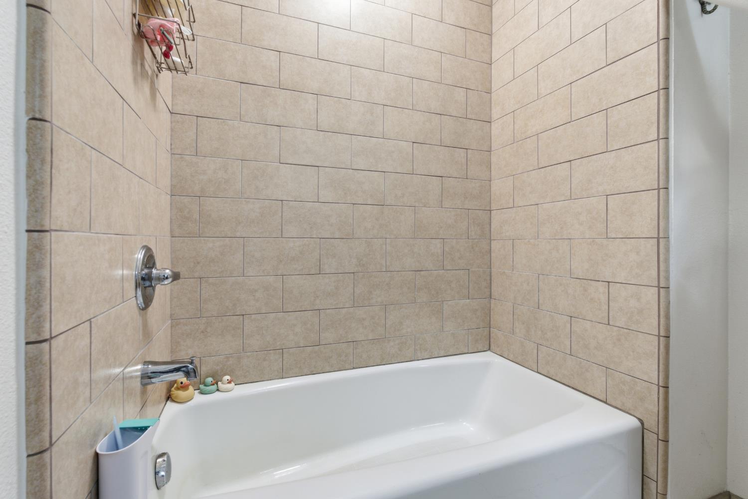 4869 N Harrison Ave #109, Fresno, CA 93704