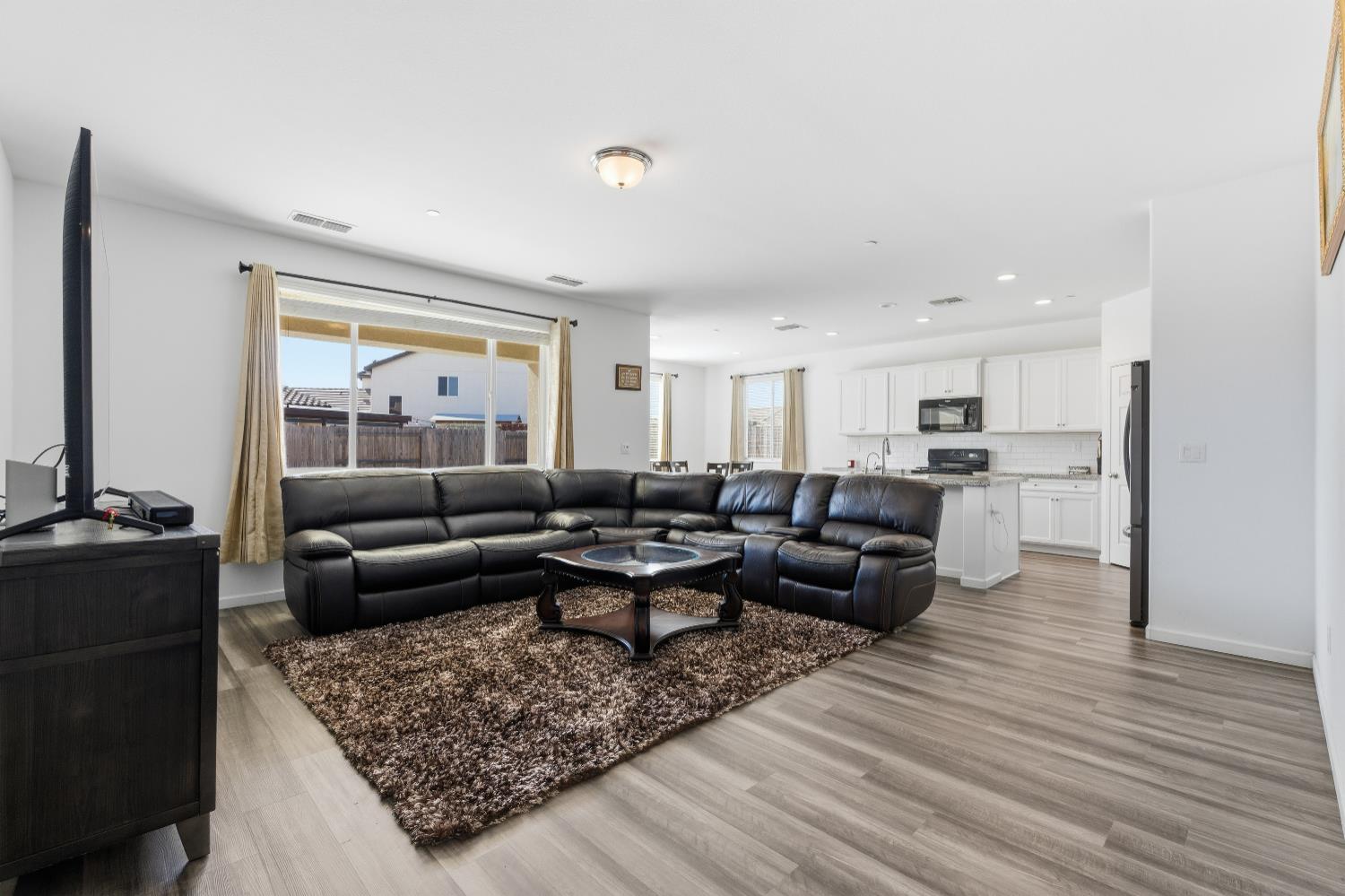 6433 W Acacia Ave, Fresno, CA 93723