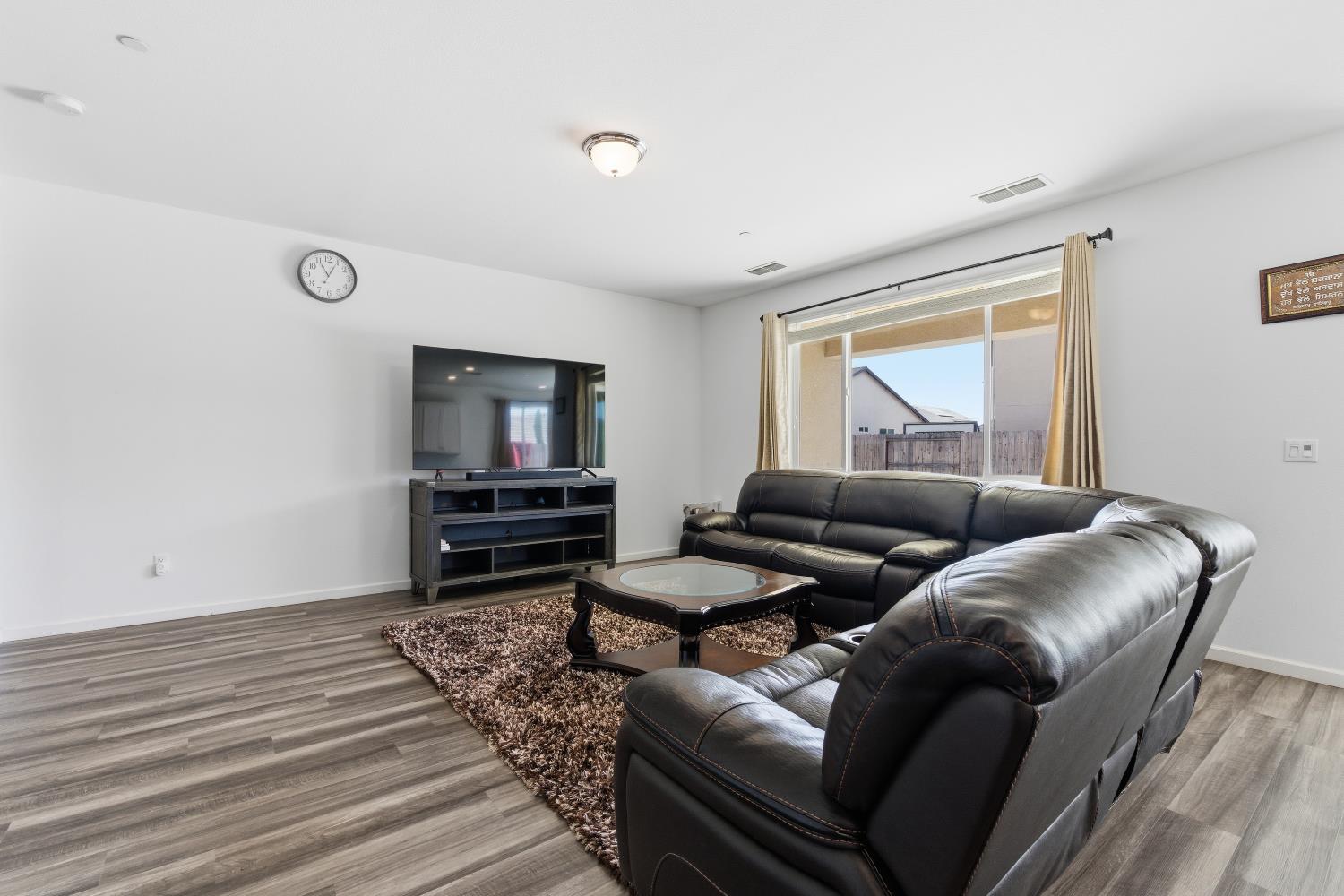 6433 W Acacia Ave, Fresno, CA 93723