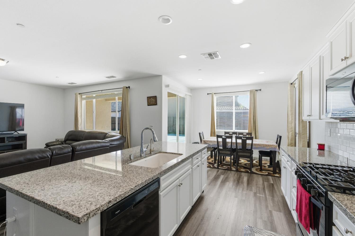 6433 W Acacia Ave, Fresno, CA 93723