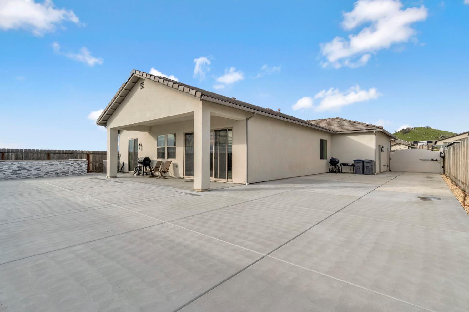 19719 Desert Willow Ln, Friant, CA 93626