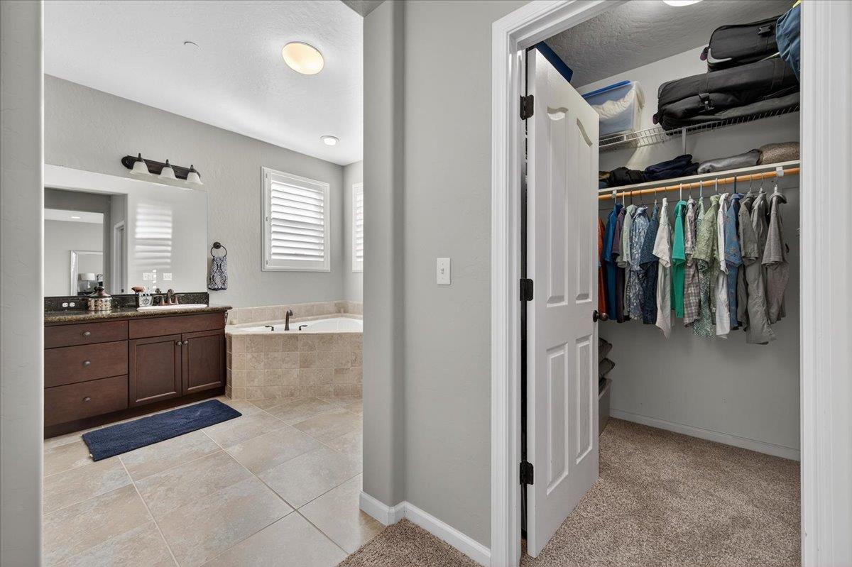 21238 Lago Bello Ln, Friant, CA 93626