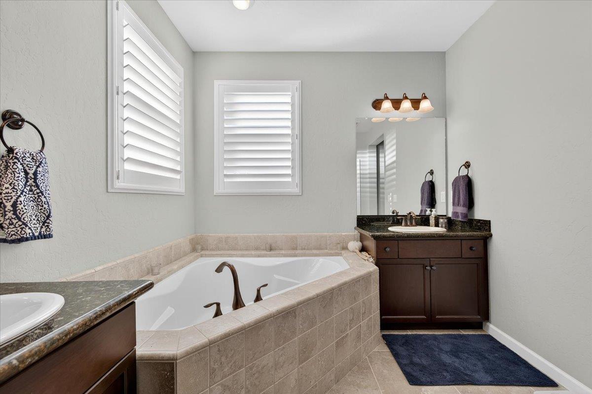 21238 Lago Bello Ln, Friant, CA 93626