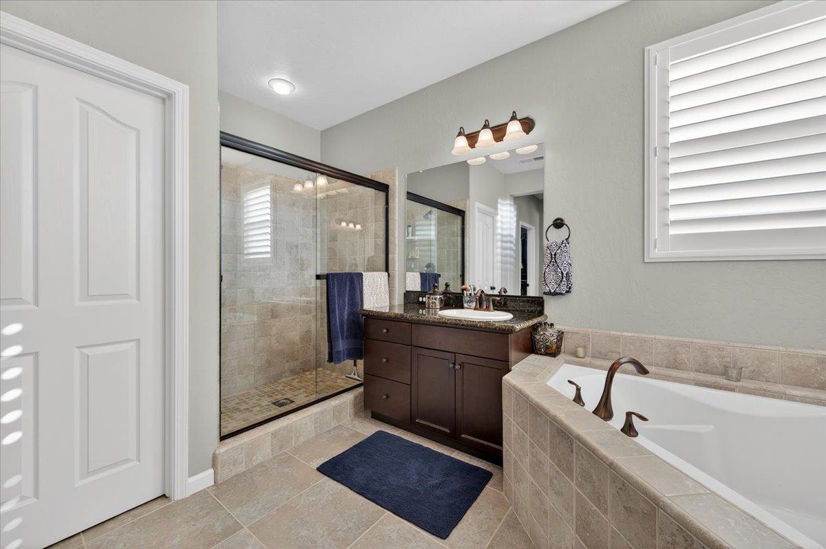 21238 Lago Bello Ln, Friant, CA 93626