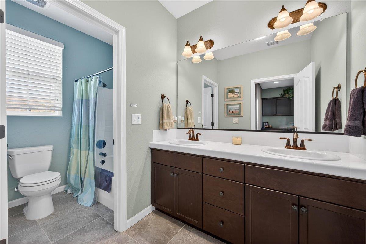 21238 Lago Bello Ln, Friant, CA 93626