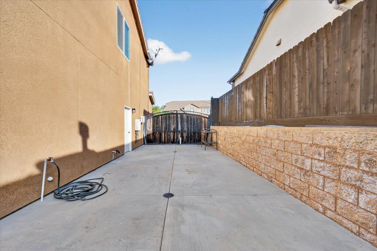 21238 Lago Bello Ln, Friant, CA 93626