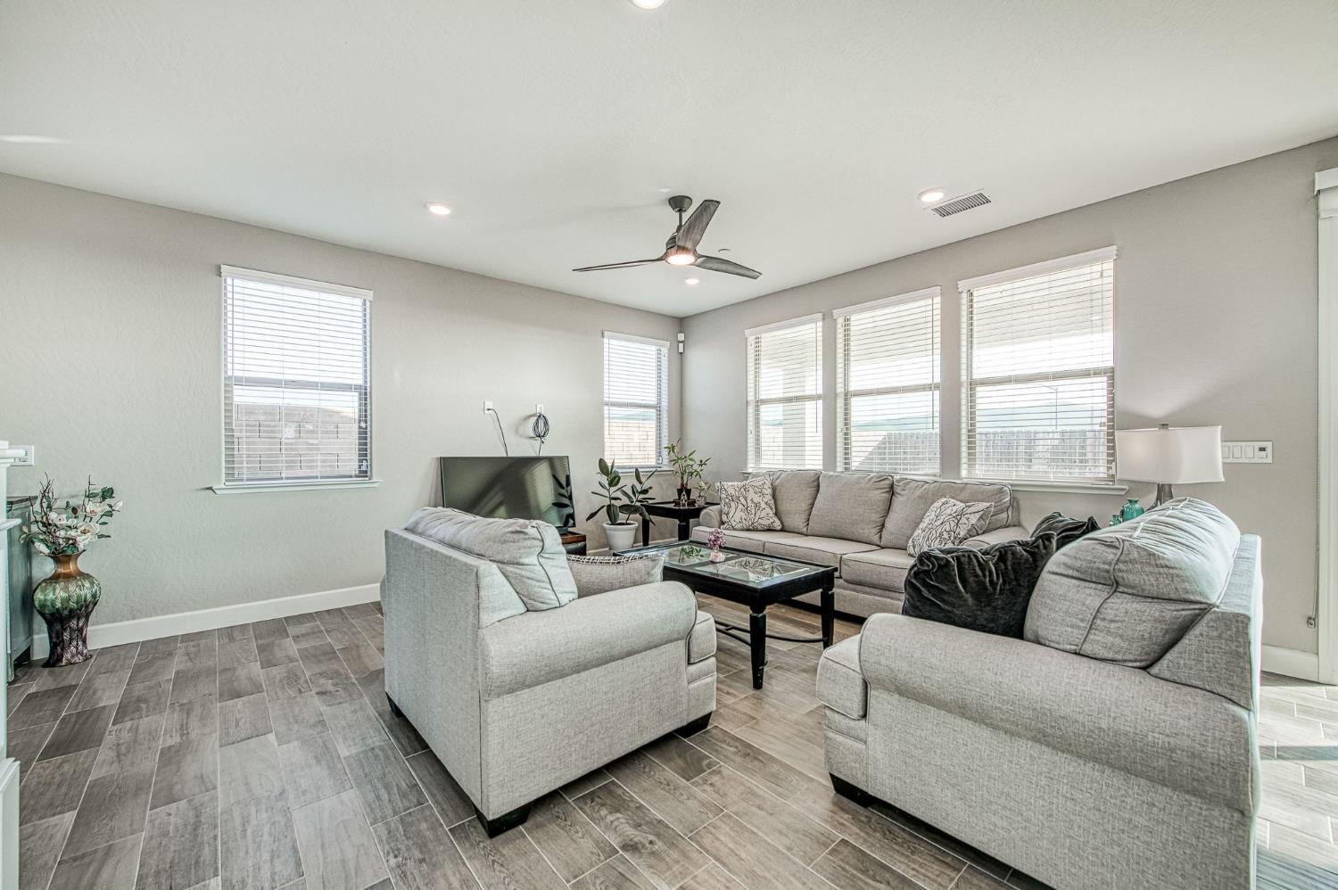 19733 Desert Willow Ln, Friant, CA 93626