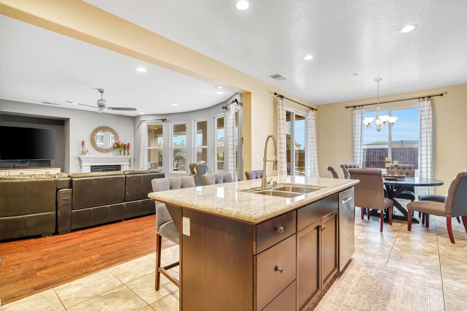 21261 Tramonto Ln, Friant, CA 93626