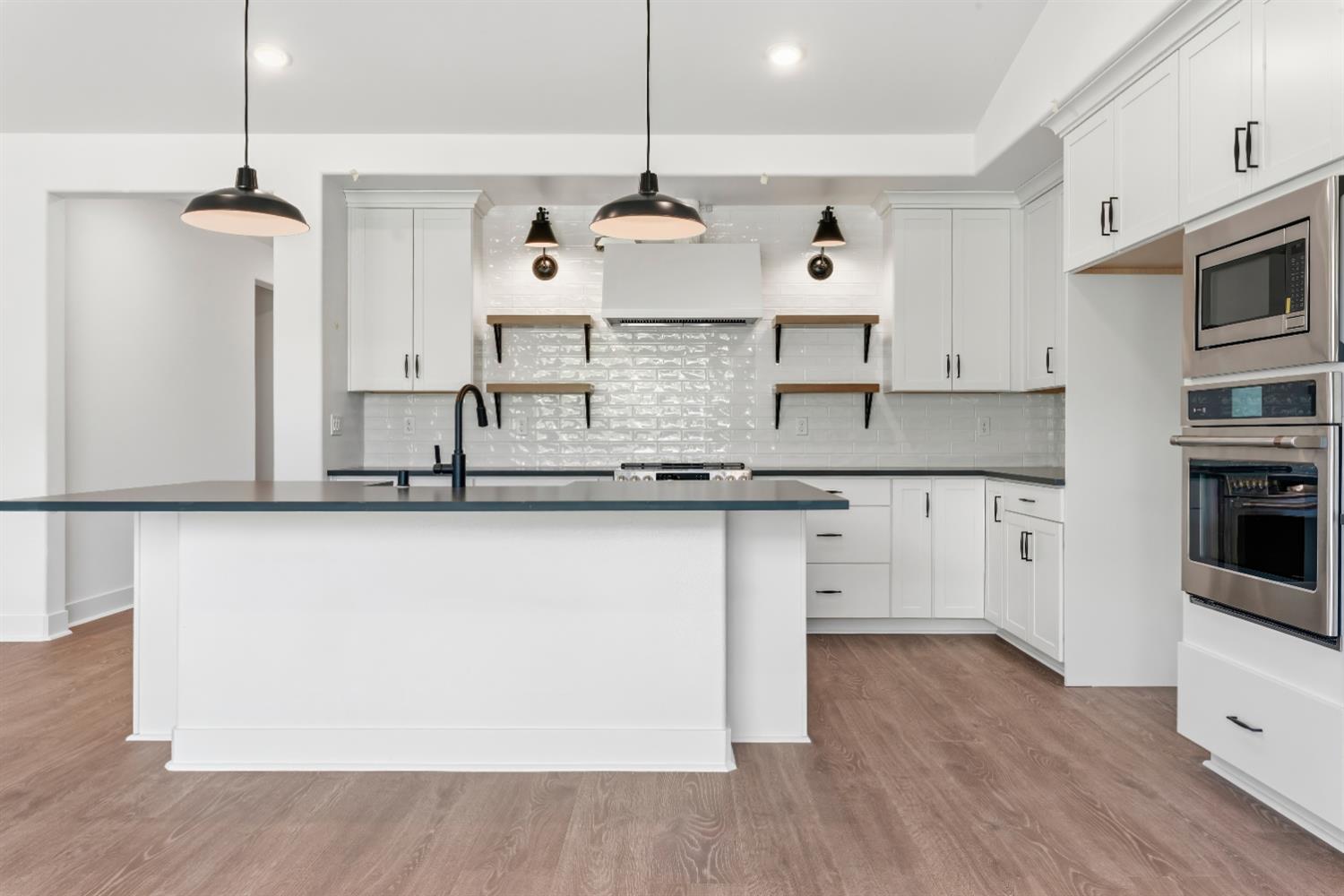 8105 Cottonwood Dr, Friant, CA 93626