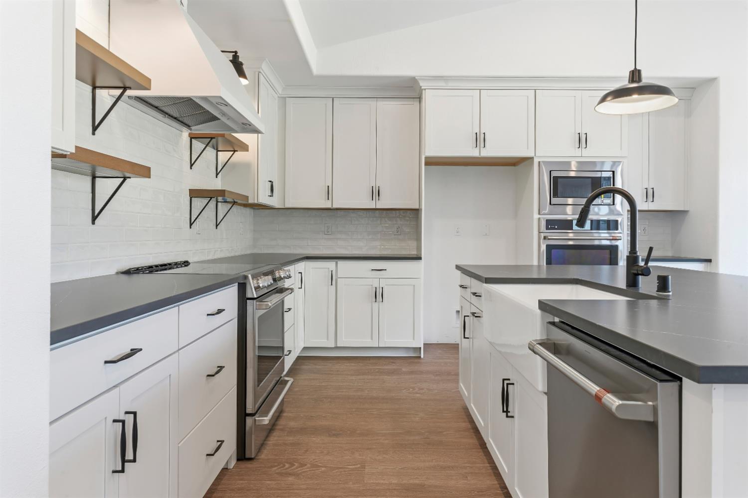 8105 Cottonwood Dr, Friant, CA 93626