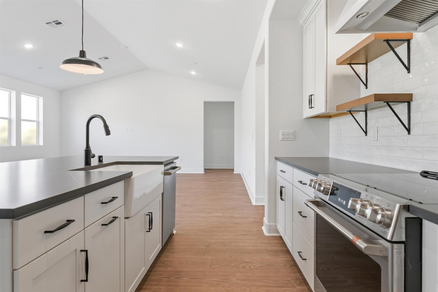 8105 Cottonwood Dr, Friant, CA 93626