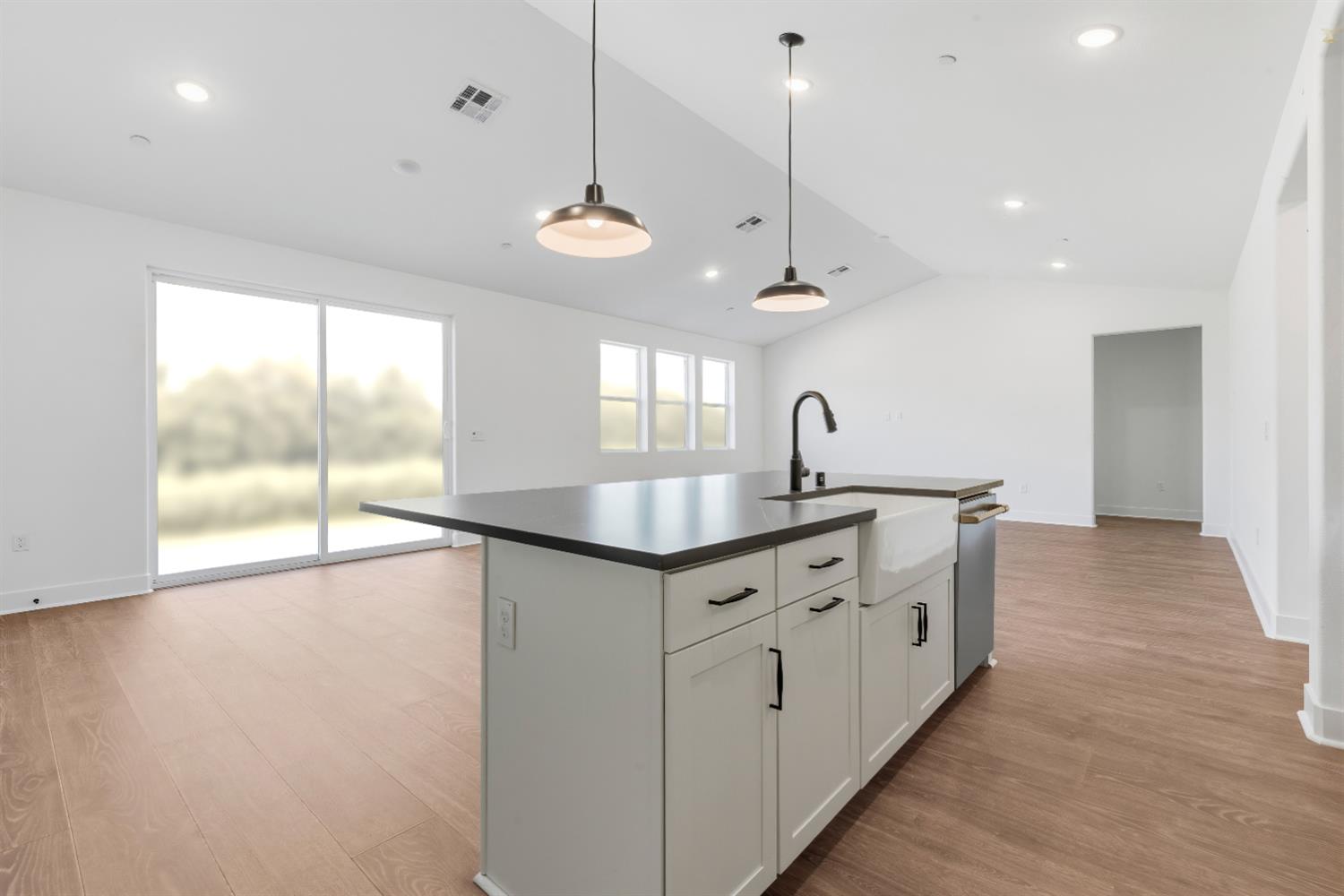 8105 Cottonwood Dr, Friant, CA 93626