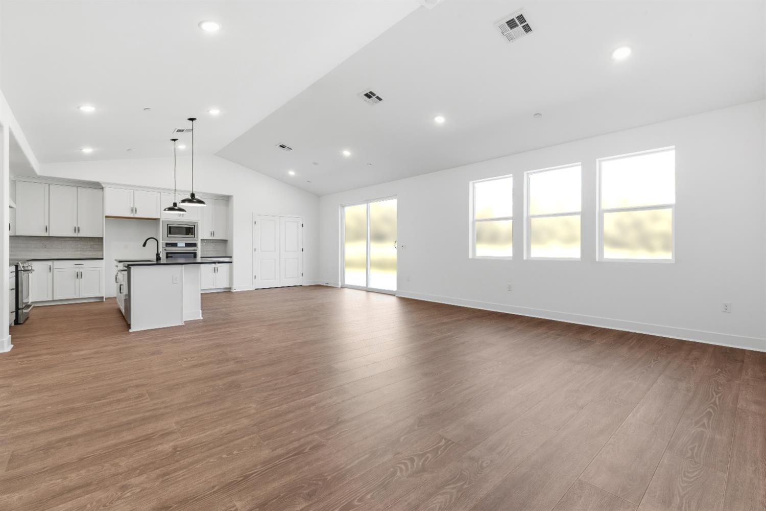 8105 Cottonwood Dr, Friant, CA 93626