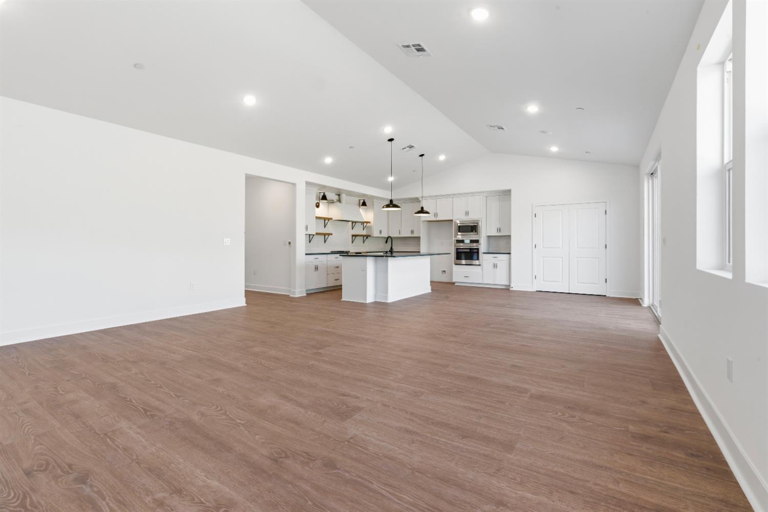 8105 Cottonwood Dr, Friant, CA 93626