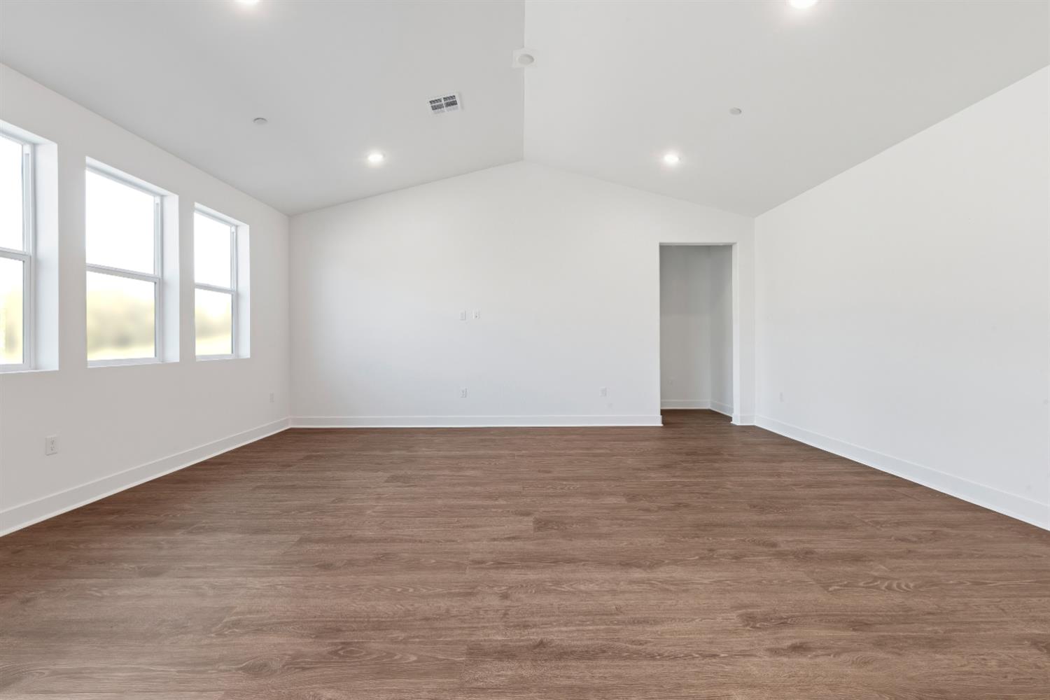 8105 Cottonwood Dr, Friant, CA 93626