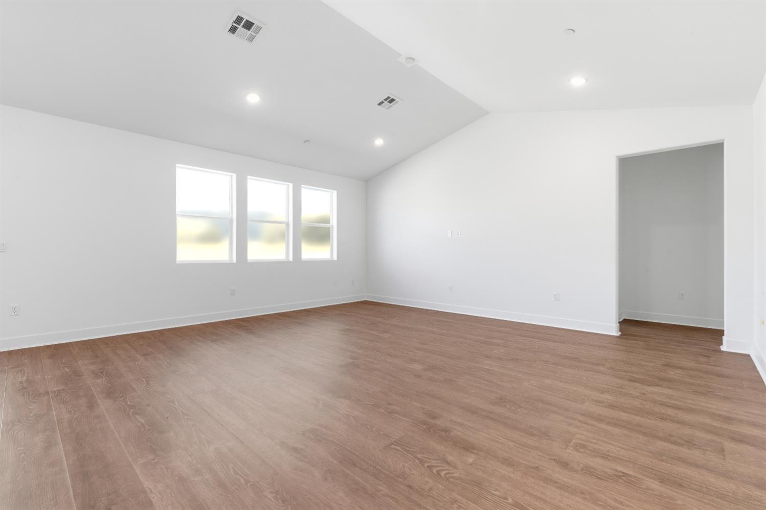 8105 Cottonwood Dr, Friant, CA 93626