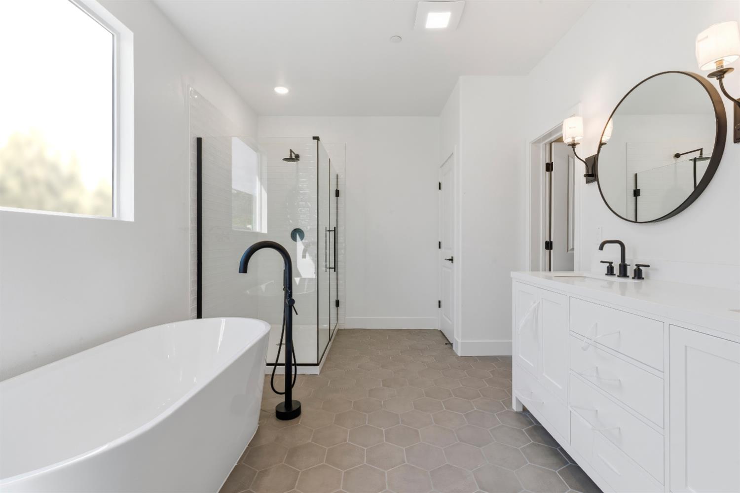 8105 Cottonwood Dr, Friant, CA 93626