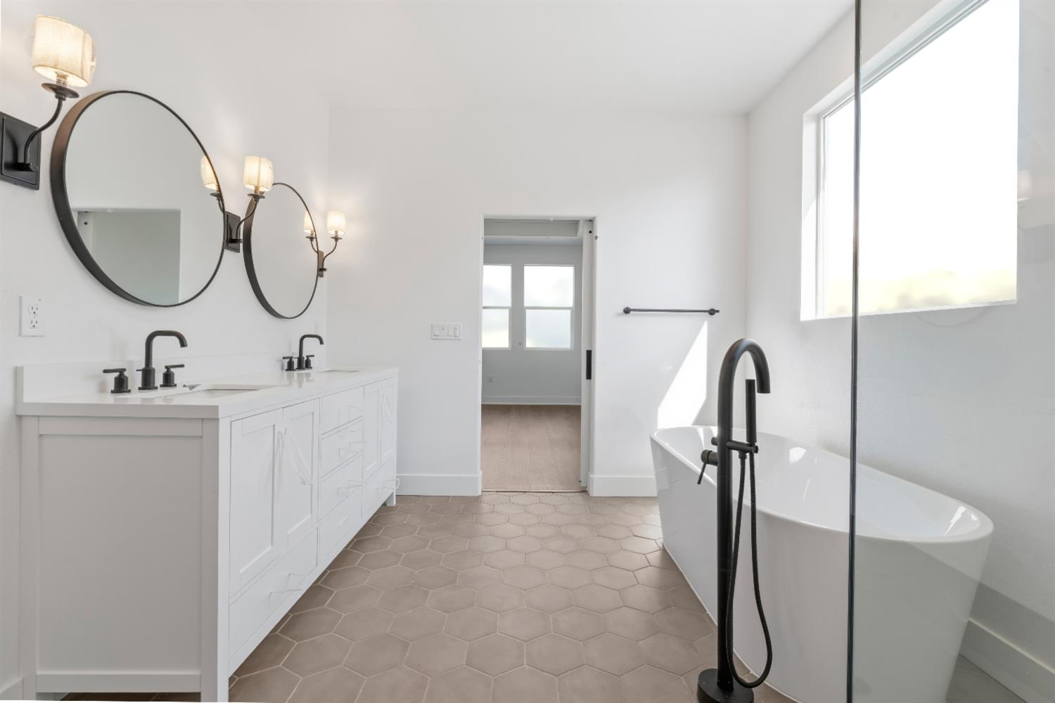 8105 Cottonwood Dr, Friant, CA 93626