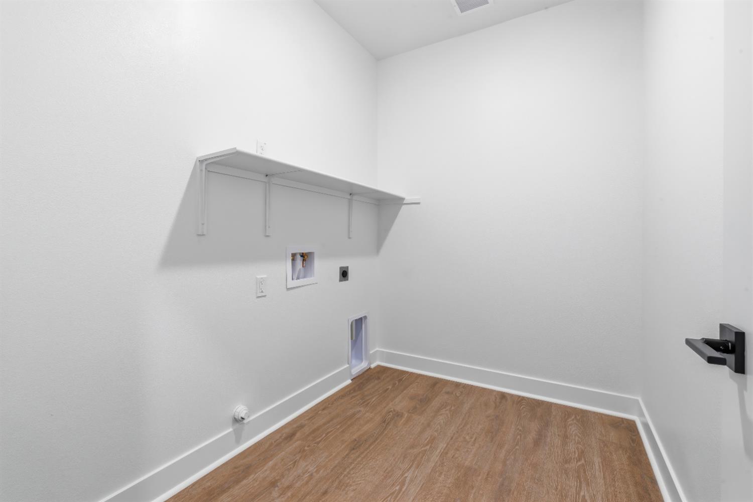 8105 Cottonwood Dr, Friant, CA 93626