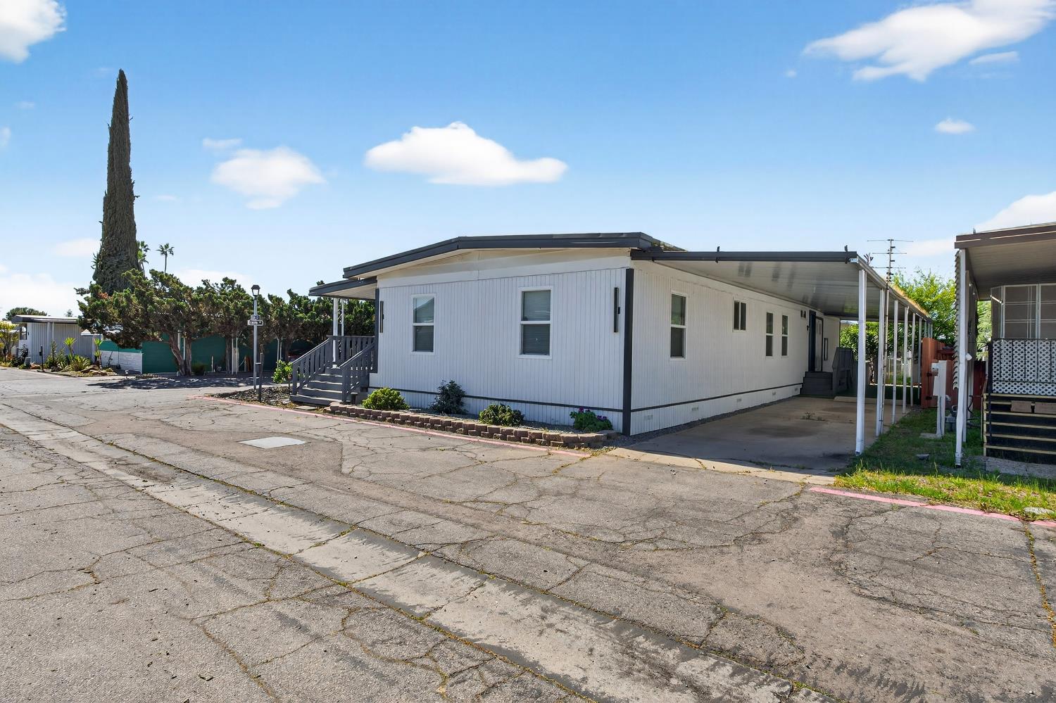 105 W Herndon Ave #SPC64, Pinedale, CA 93650