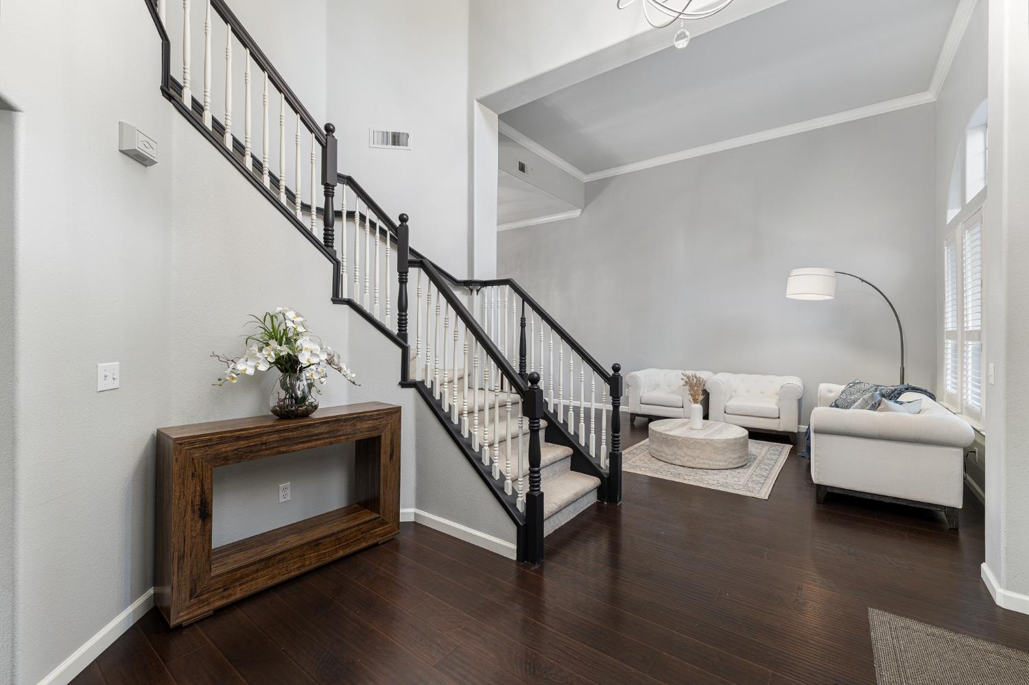 10340 N Sinclair Cir, Fresno, CA 93730