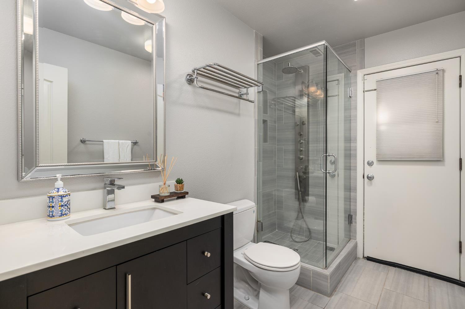 10340 N Sinclair Cir, Fresno, CA 93730