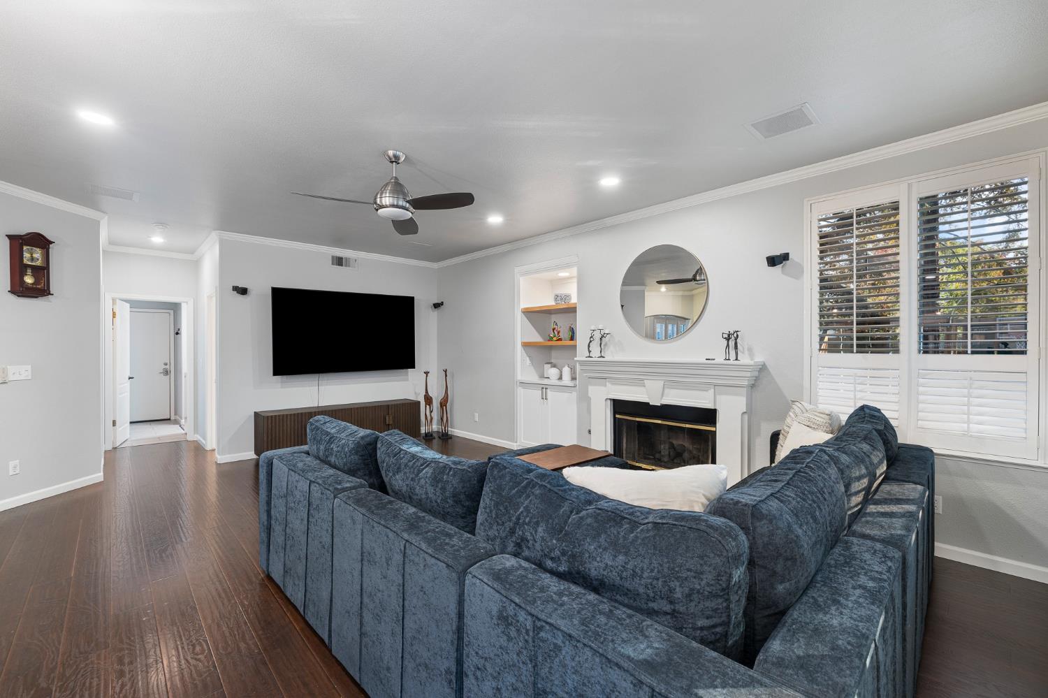 10340 N Sinclair Cir, Fresno, CA 93730