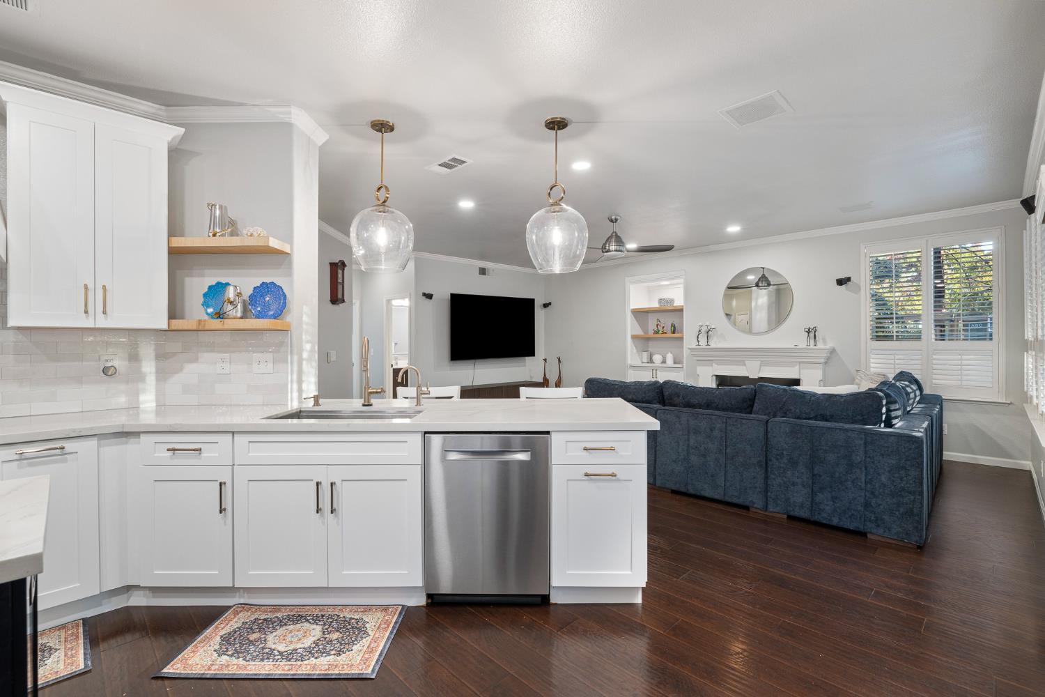 10340 N Sinclair Cir, Fresno, CA 93730