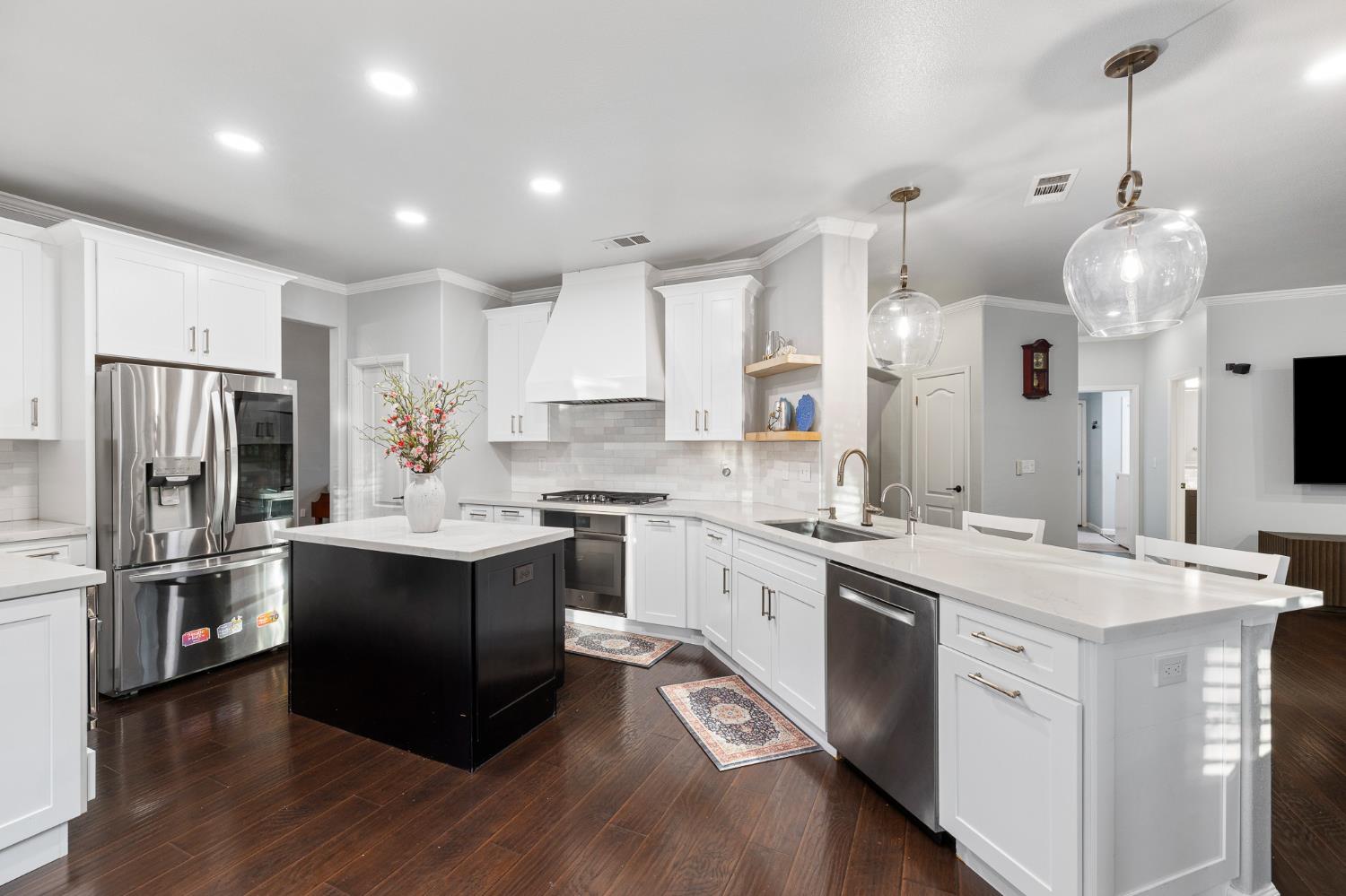 10340 N Sinclair Cir, Fresno, CA 93730