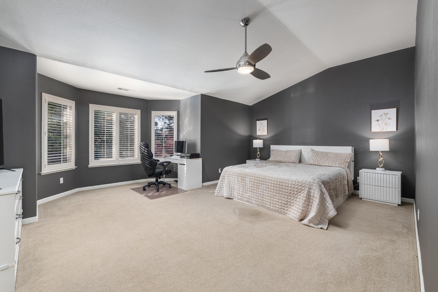 10340 N Sinclair Cir, Fresno, CA 93730