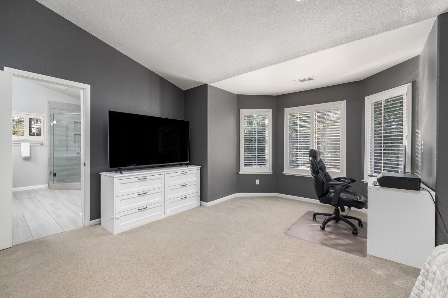 10340 N Sinclair Cir, Fresno, CA 93730