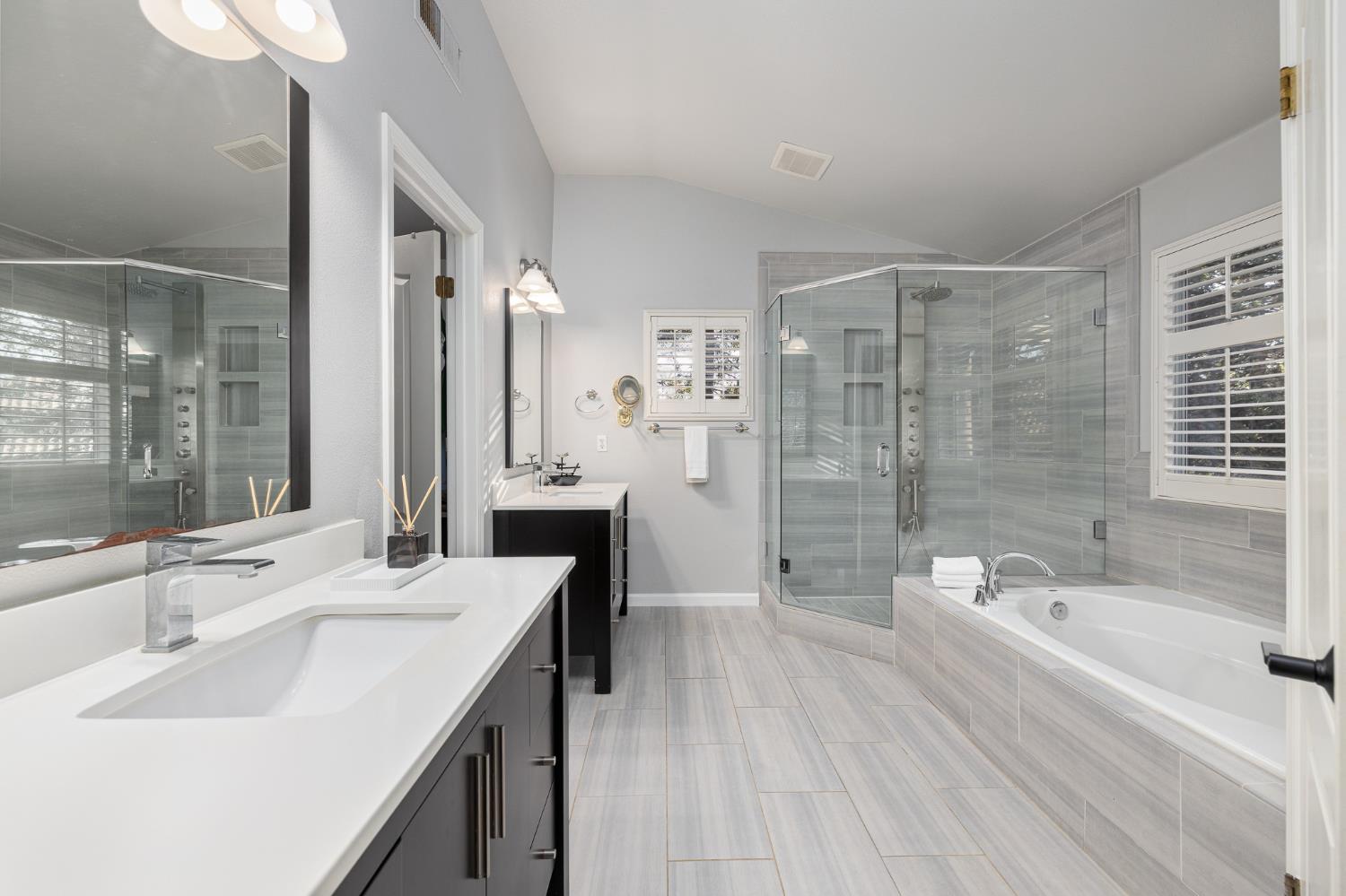 10340 N Sinclair Cir, Fresno, CA 93730