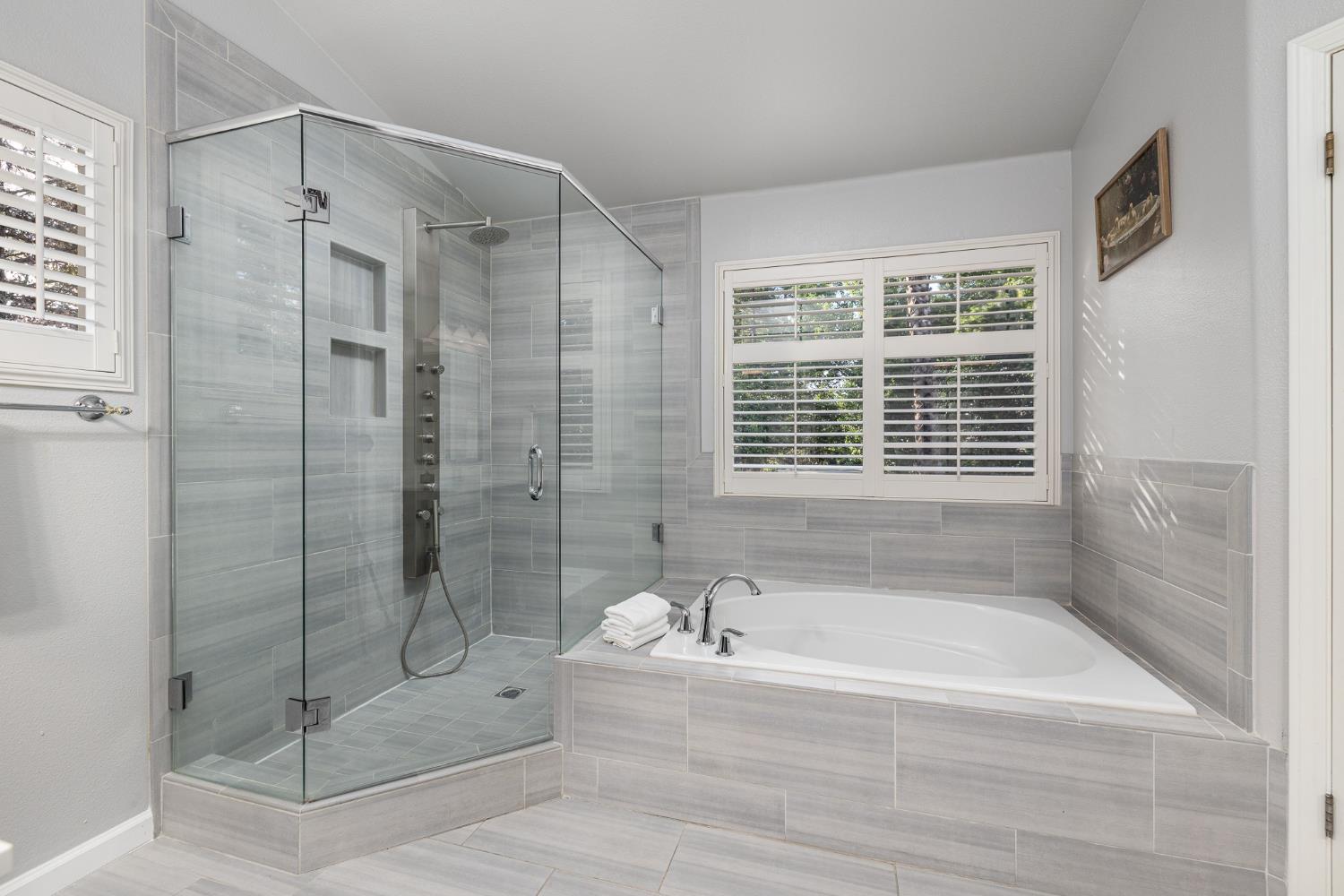 10340 N Sinclair Cir, Fresno, CA 93730