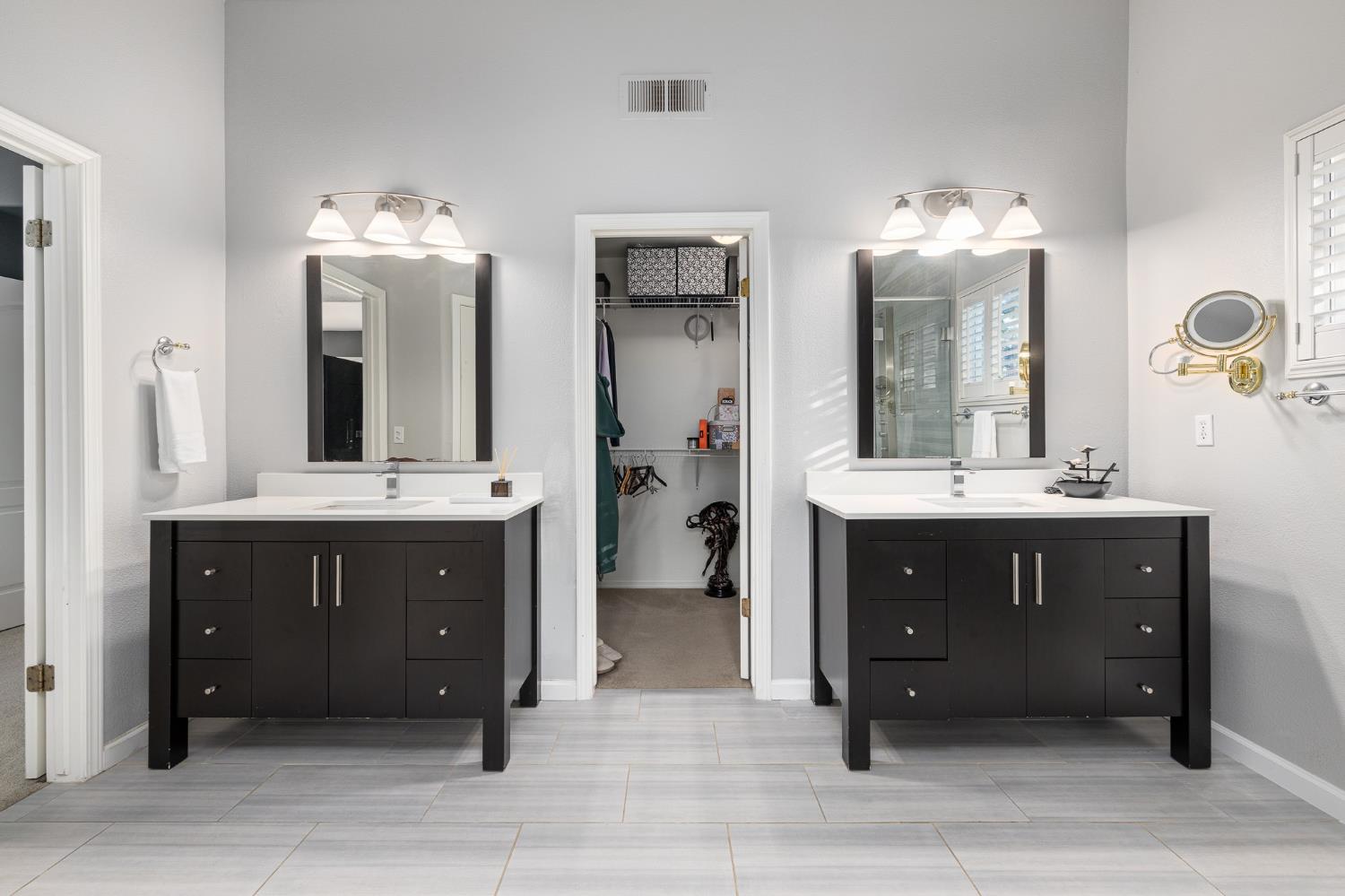 10340 N Sinclair Cir, Fresno, CA 93730