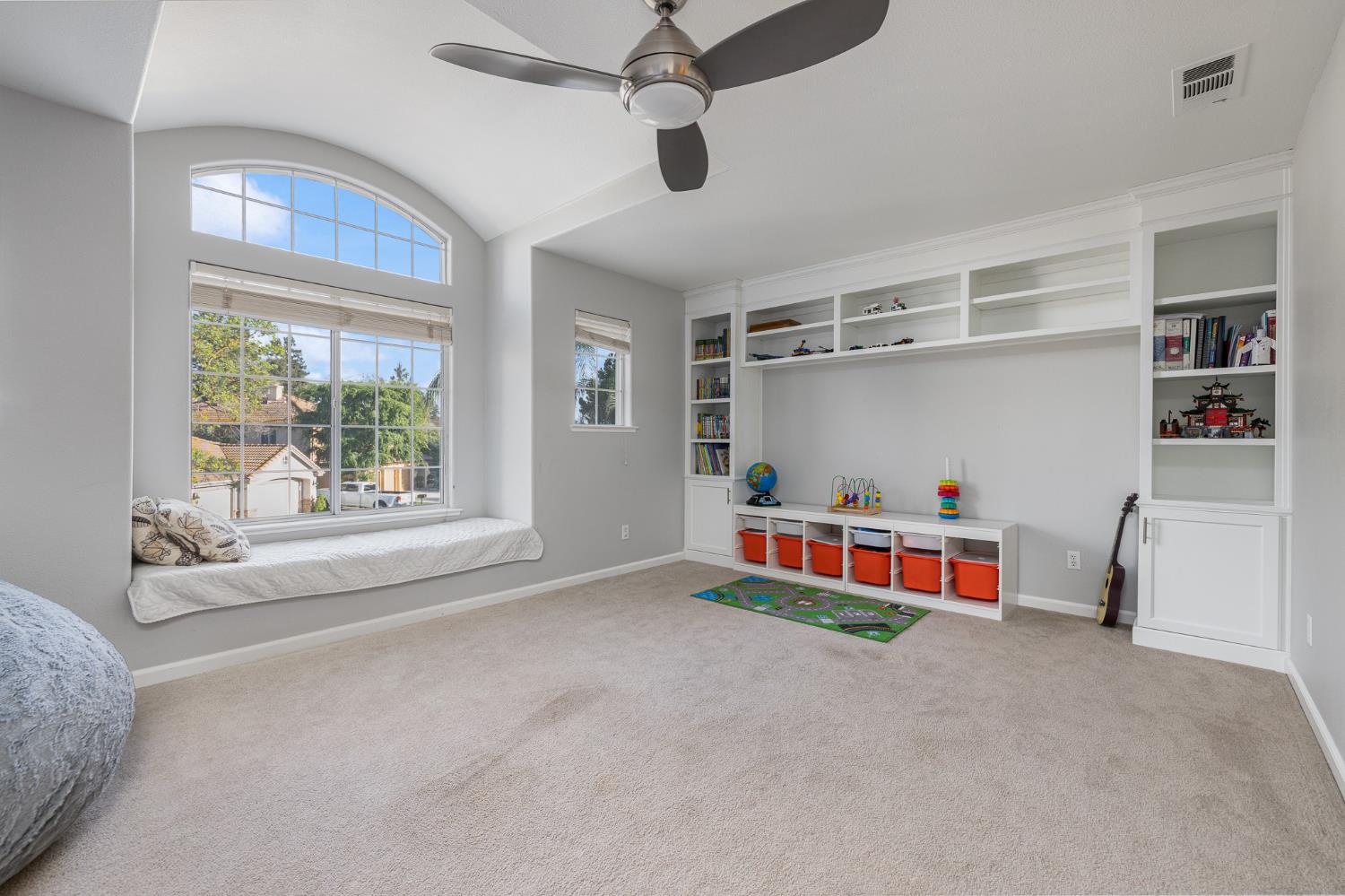 10340 N Sinclair Cir, Fresno, CA 93730