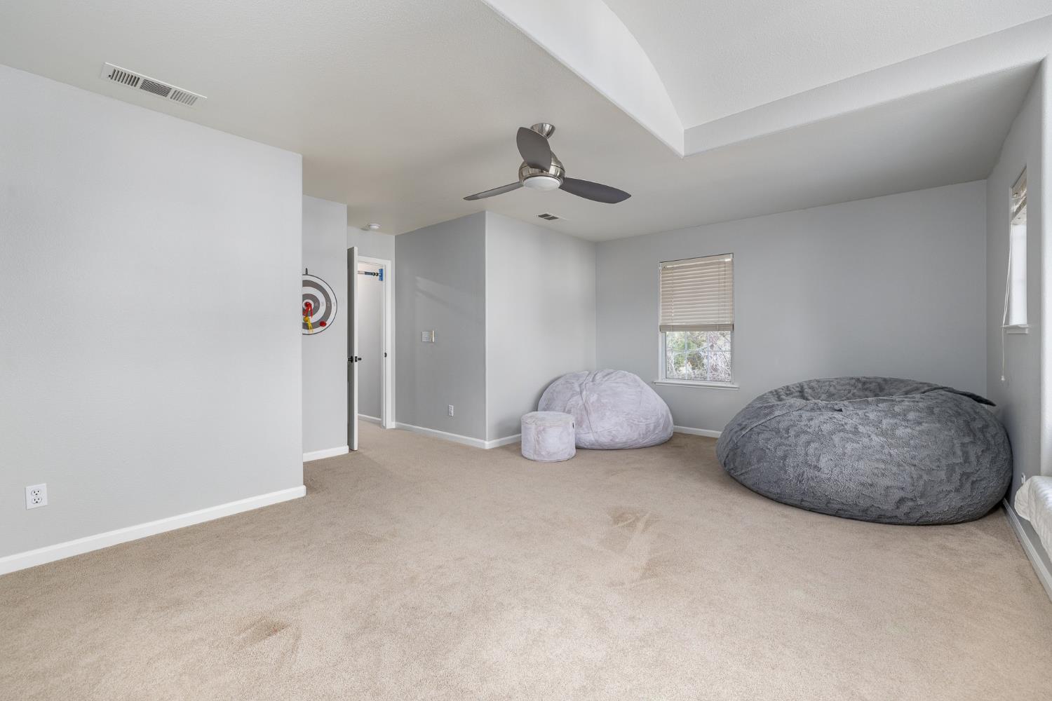 10340 N Sinclair Cir, Fresno, CA 93730