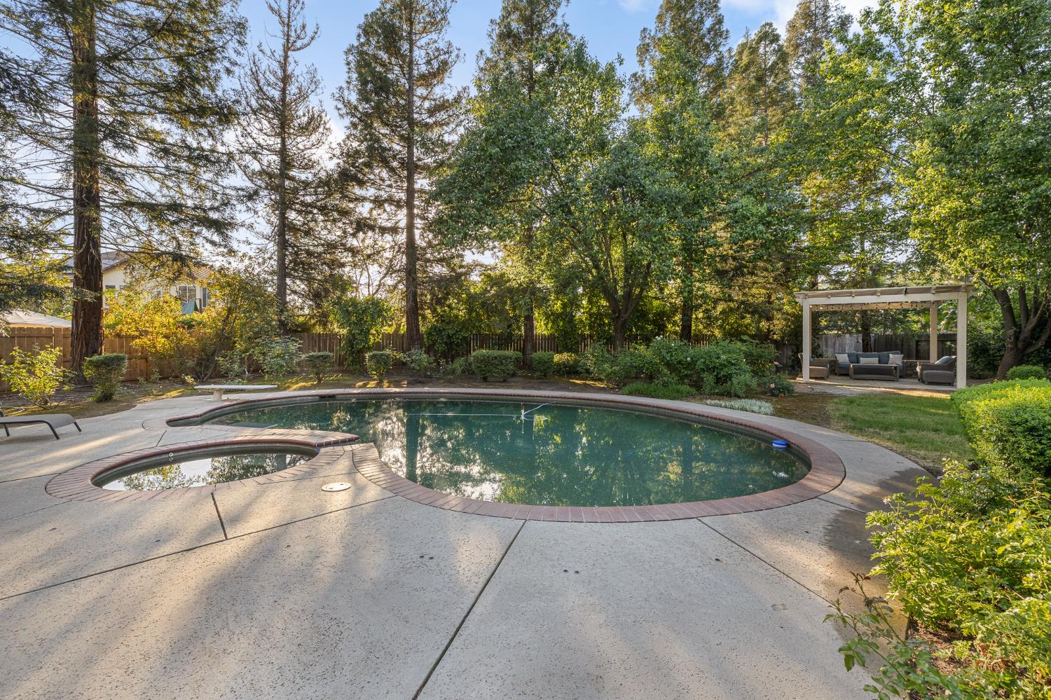 10340 N Sinclair Cir, Fresno, CA 93730