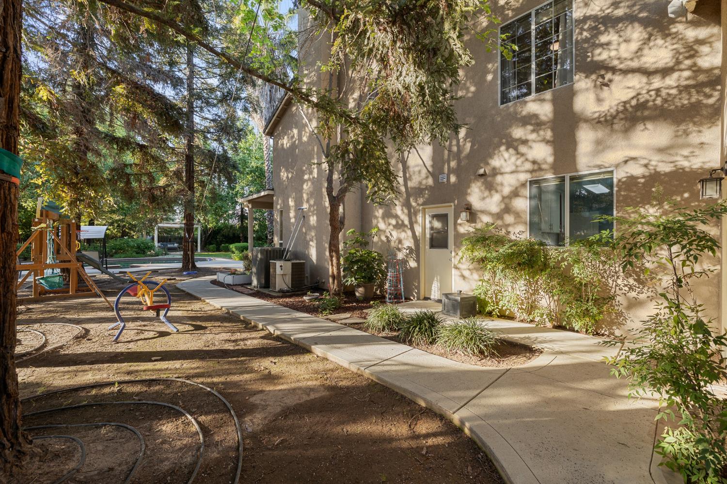 10340 N Sinclair Cir, Fresno, CA 93730