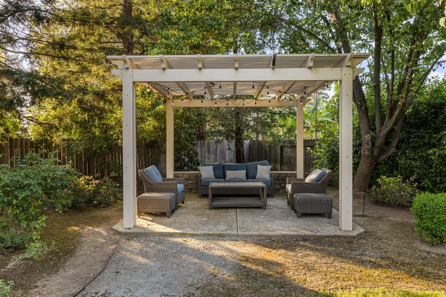 10340 N Sinclair Cir, Fresno, CA 93730