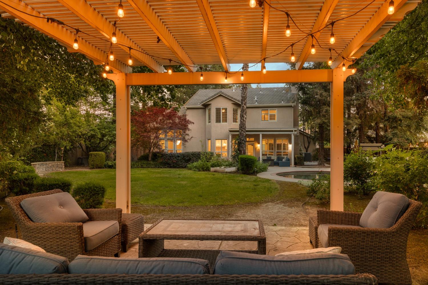 10340 N Sinclair Cir, Fresno, CA 93730