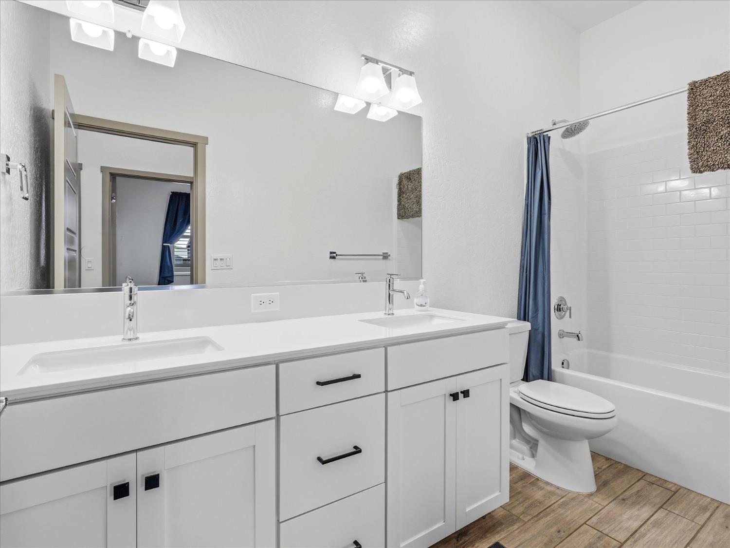 20112 Siena Dr, Friant, CA 93626